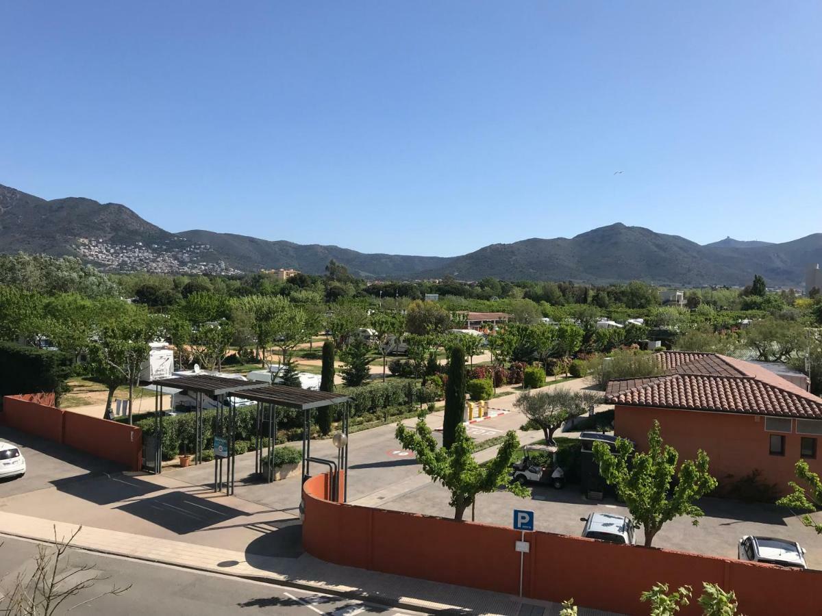 Appartement Plage Salata Rosas Buitenkant foto